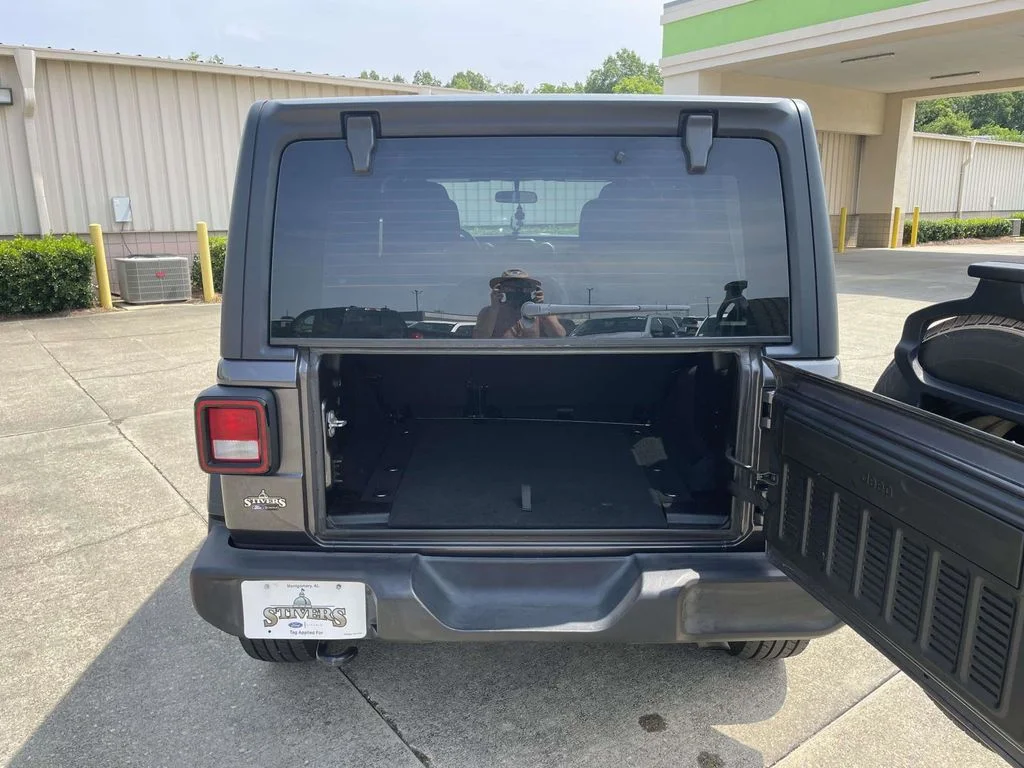 Certified Used 2018 Granite Crystal Clearcoat Metallic Jeep Unlimited Sport image 10