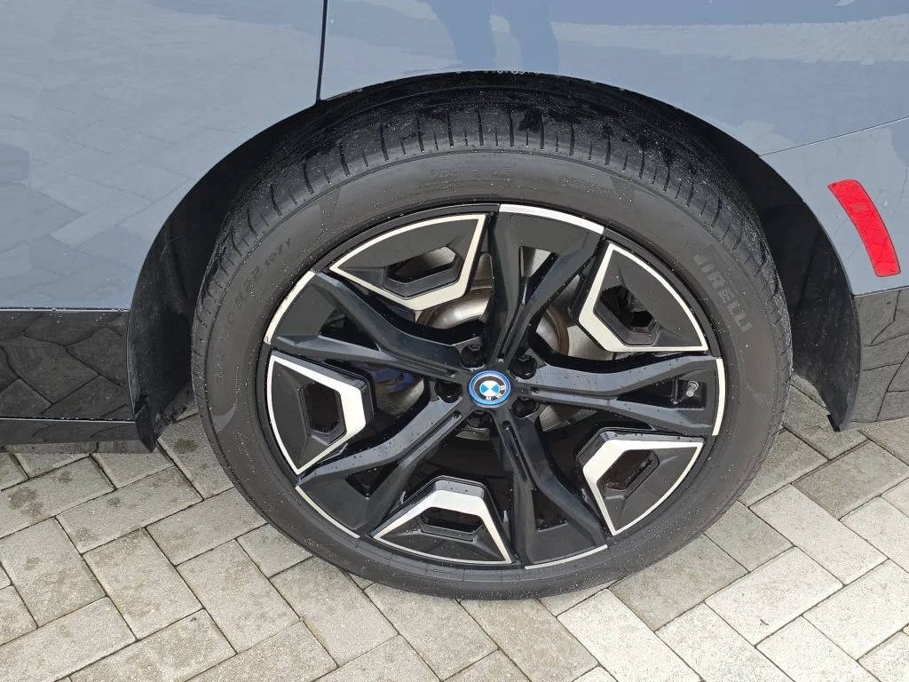 Used 2023 Storm Bay Metallic BMW M60 image 5