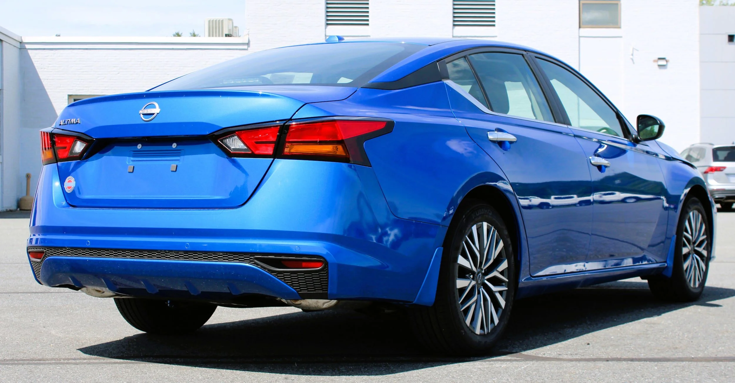Used 2025 Bluestone Pearl Nissan SV image 9