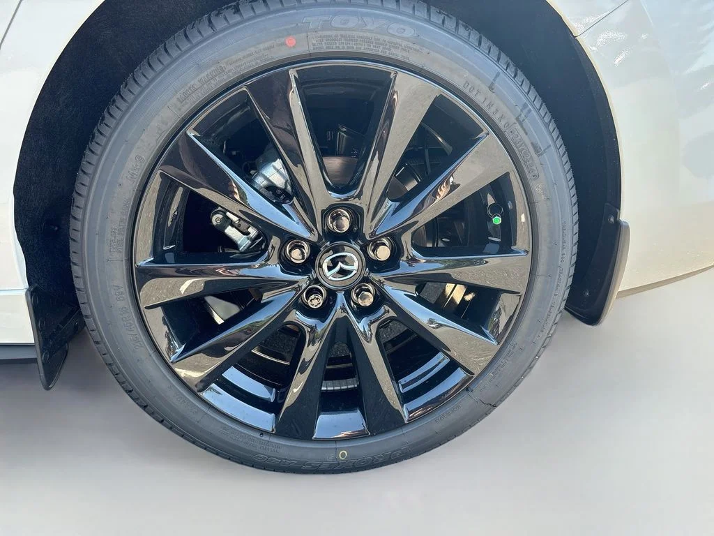 New 2026 Snowflake White Pearl Mazda 2.5 S Carbon Edition AWD image 31