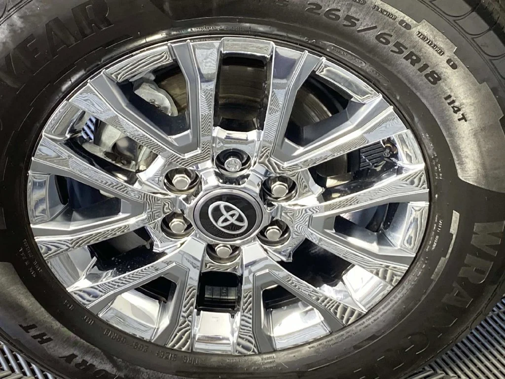 Used 2025 Bronze Toyota Limited image 30