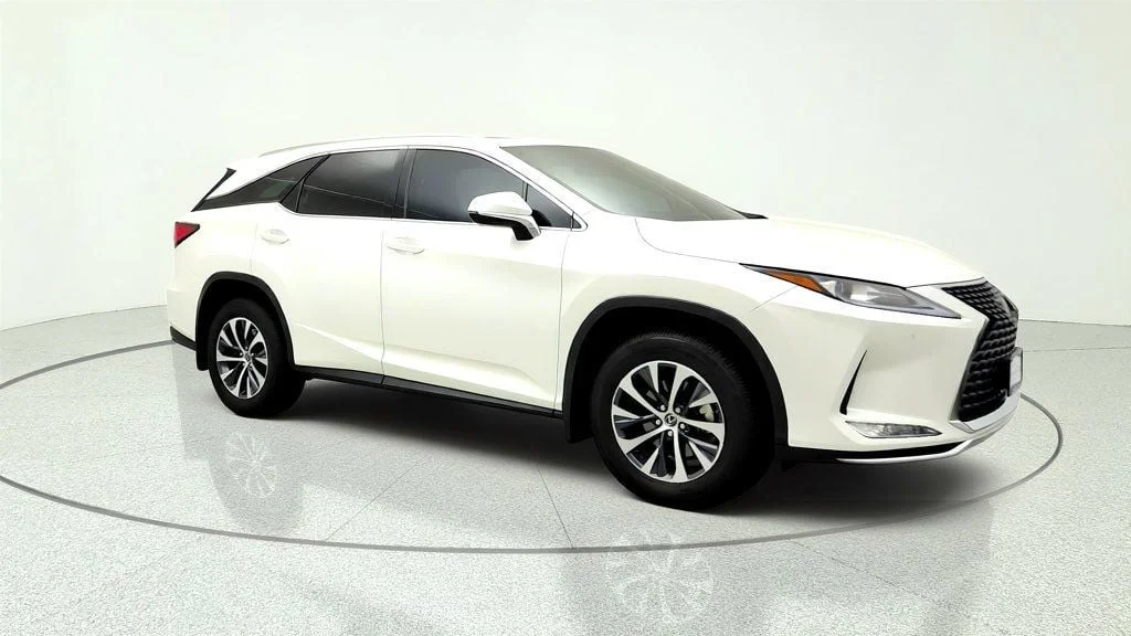 Used 2022 Eminent White Pearl Lexus RX 350L AWD w/ Premium Package & Heated/Ventilated Seats image 3