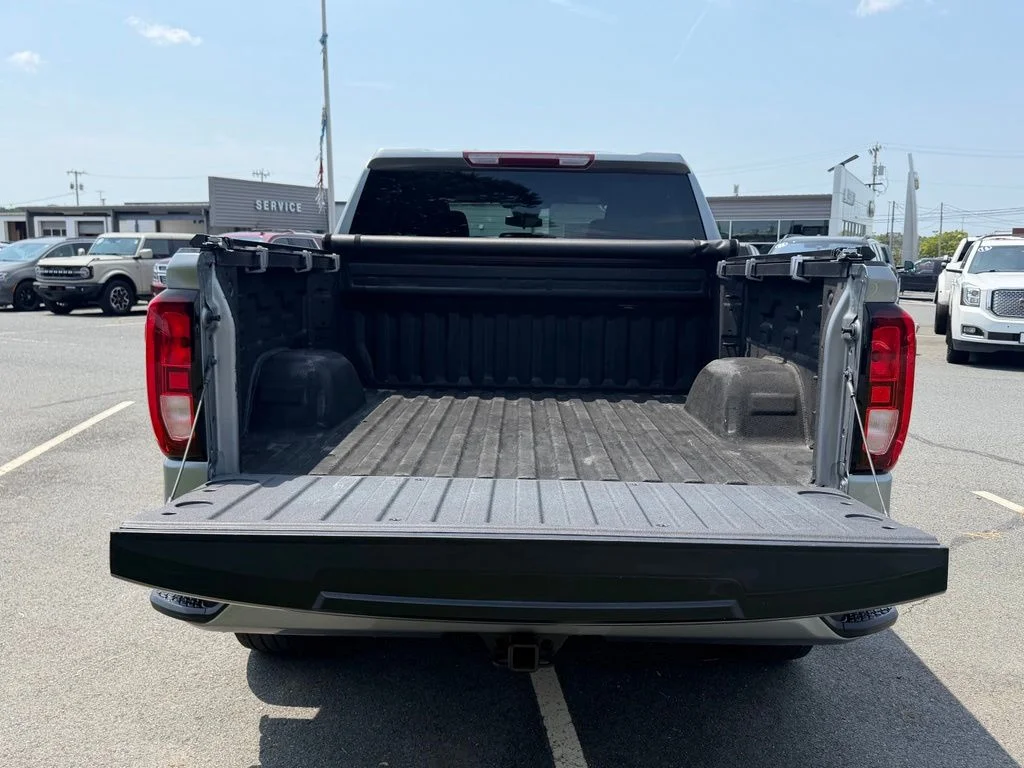 Used 2025 Silver GMC Elevation image 5