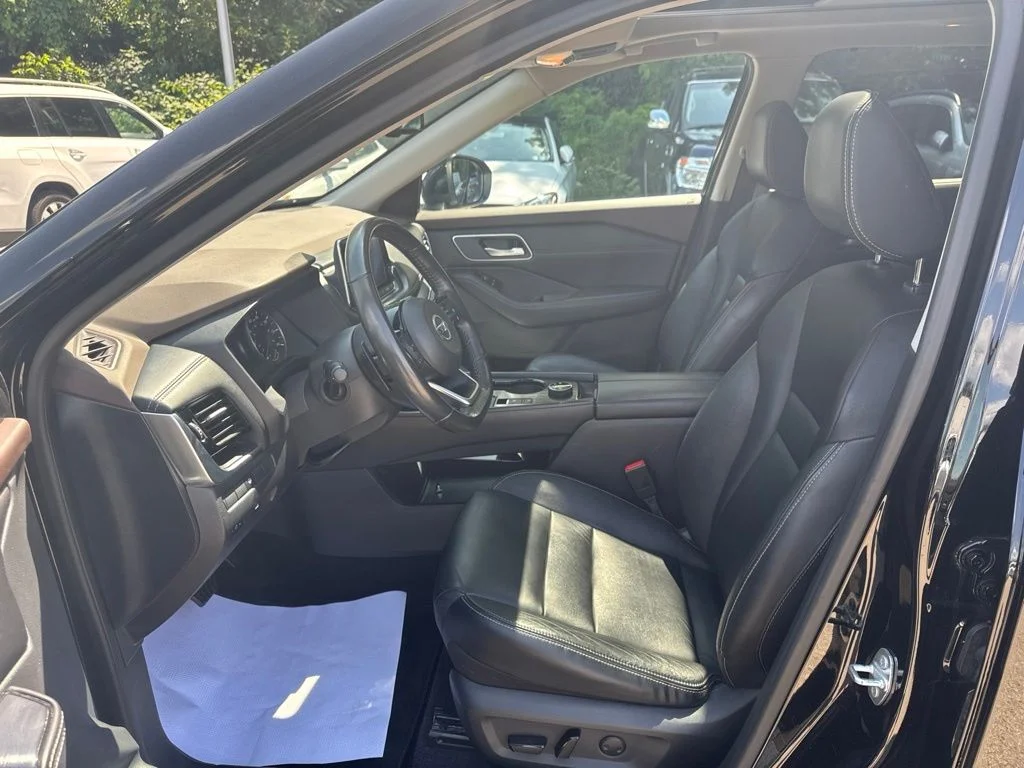 Used 2021 Black Nissan SL image 10