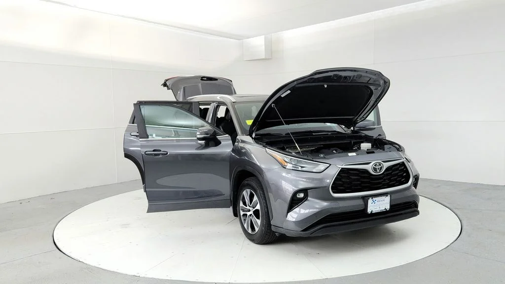 Used 2023 Gray Toyota XLE image 9