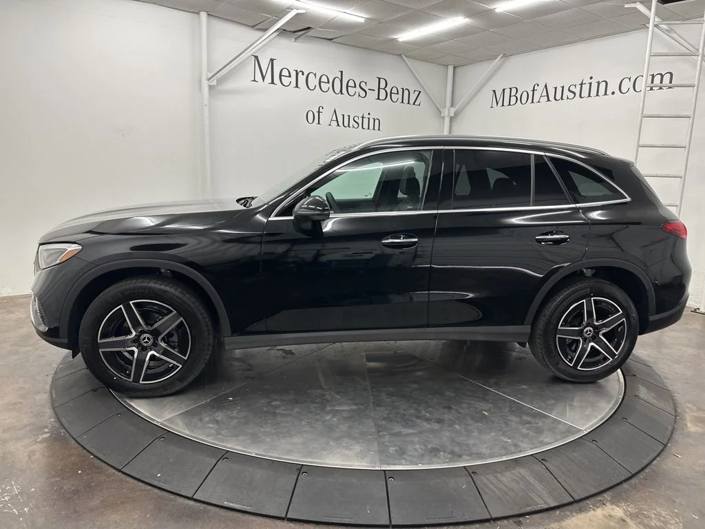 Used 2026 Black Mercedes-Benz GLC 300 image 4