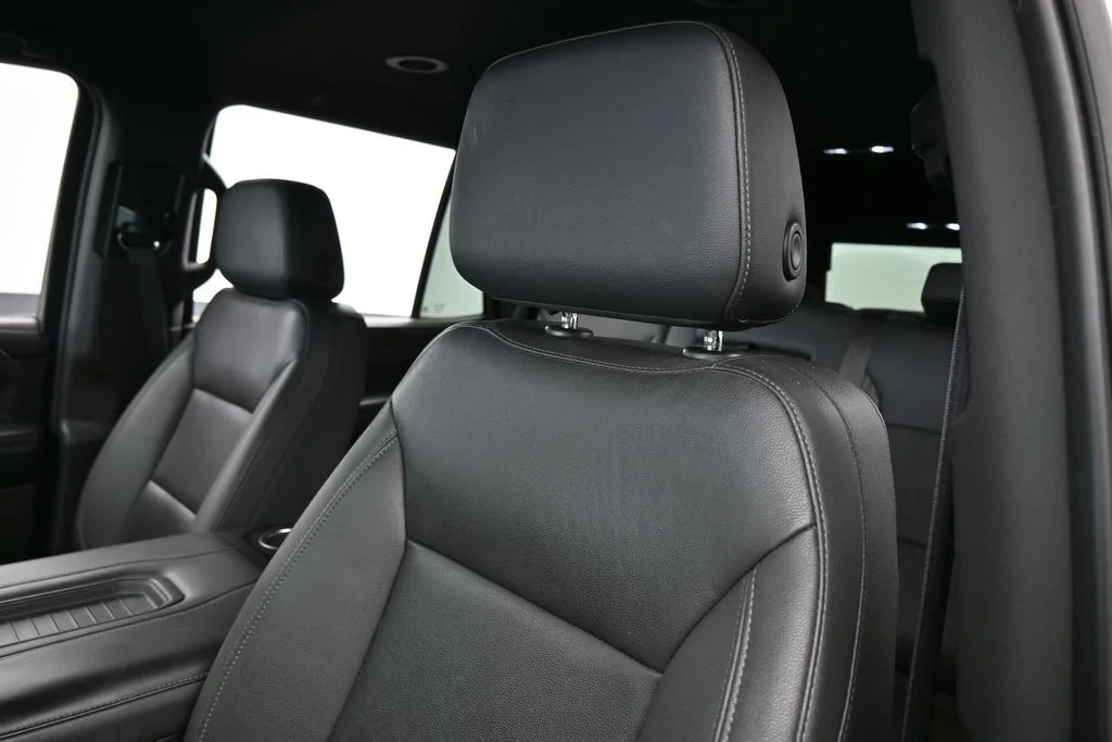 Used 2022 Iridescent Pearl Tricoat Chevrolet LT image 16