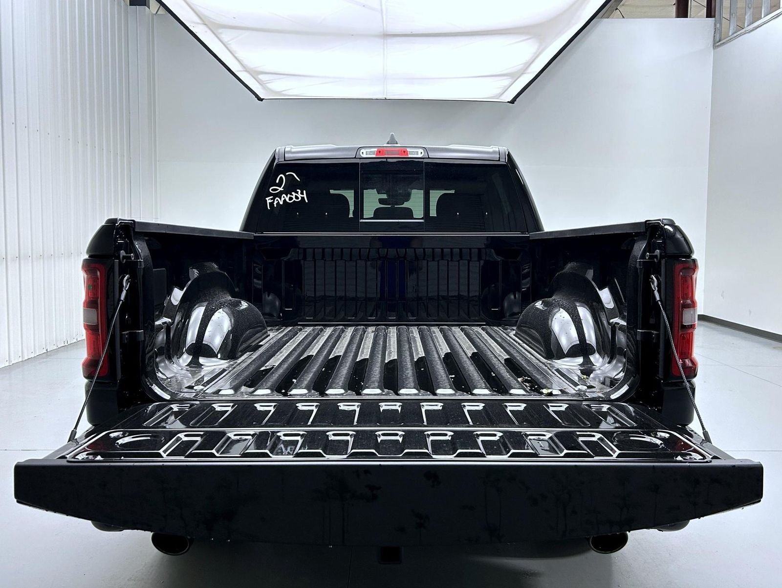 New 2026 Diamond Black Crystal Pearl-Coat Exterior Paint RAM Big Horn/Lone Star image 21