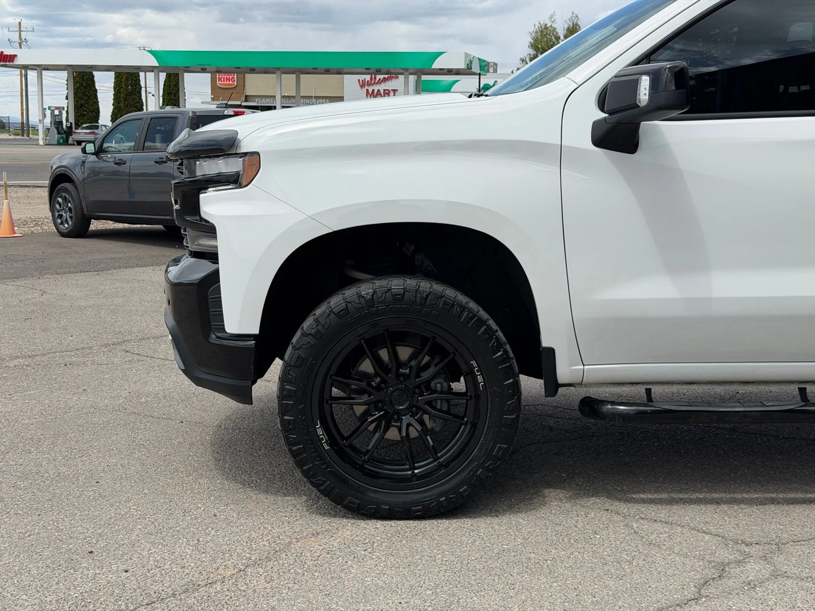 Used 2022 White Chevrolet LT image 12