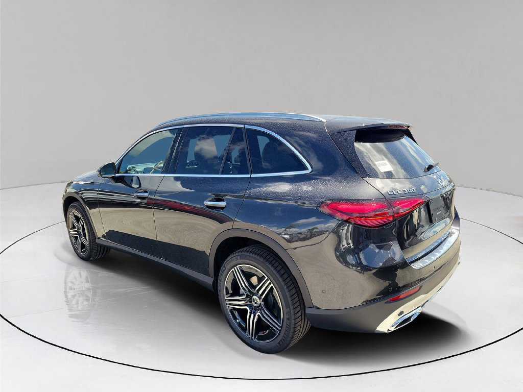New 2027 Graphite Grey Metallic Mercedes-Benz GLC 300 image 4