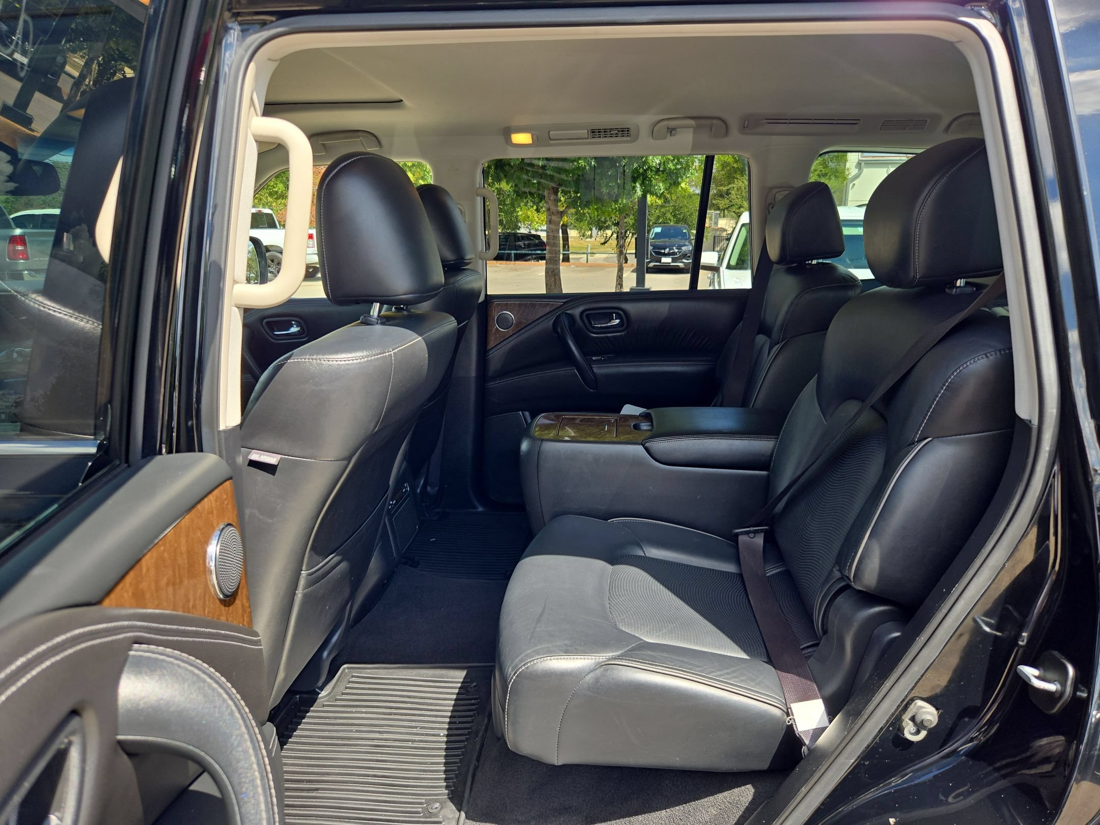 Used 2017 Black Obsidian INFINITI Base image 15