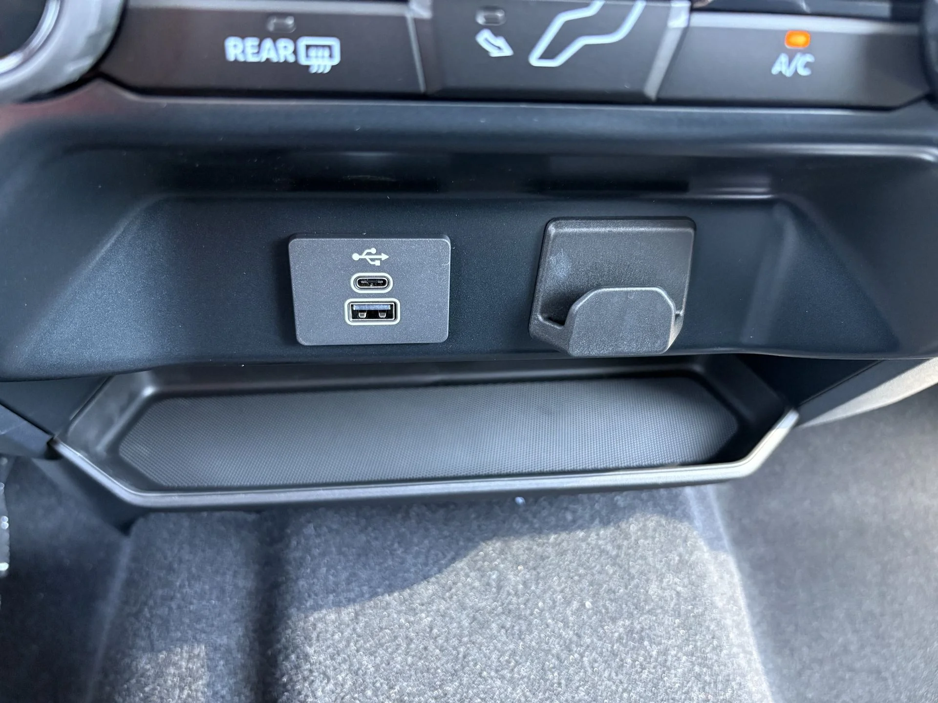 New 2026 Oxford White Ford XLT image 7