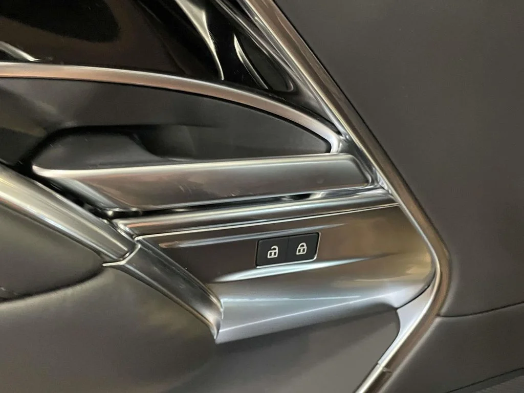 New 2026 Santorini Black Land Rover SE image 35