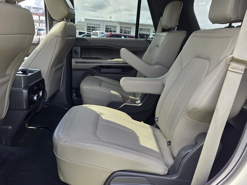 Used 2021 White Metallic FORD LIMITED image 6