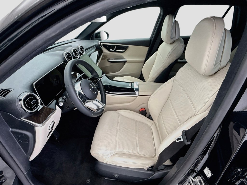 Used 2026 Black Mercedes-Benz GLC 300 image 17