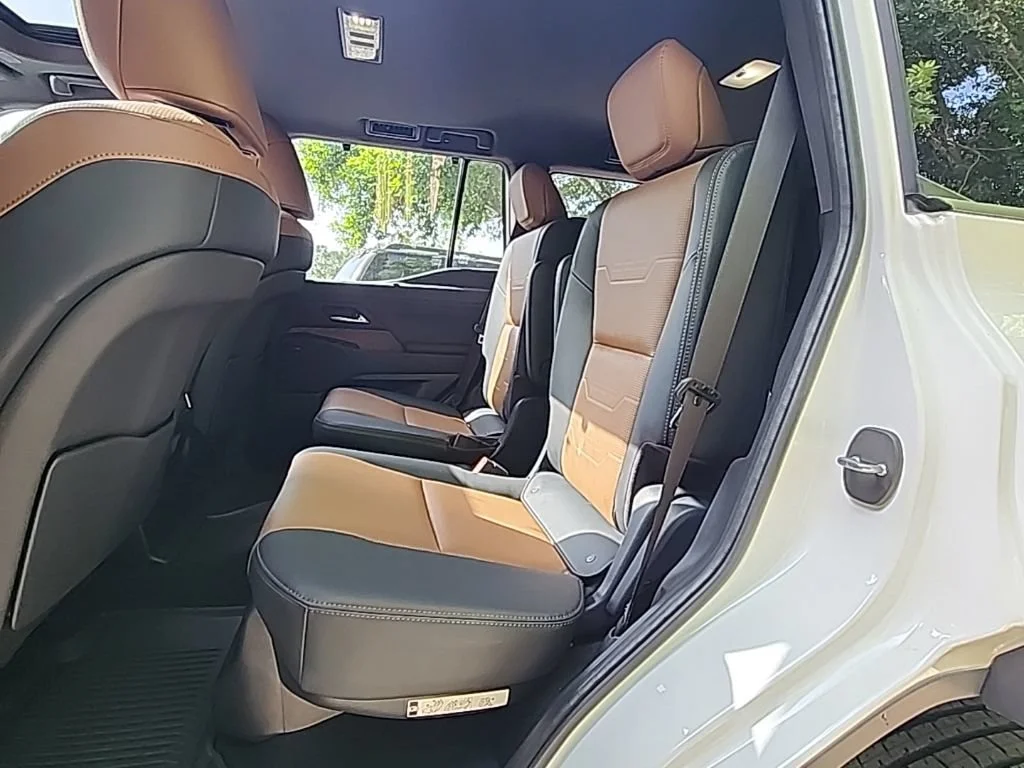 Used 2024 Eminent White Pearl Lexus GX 550 Luxury image 3