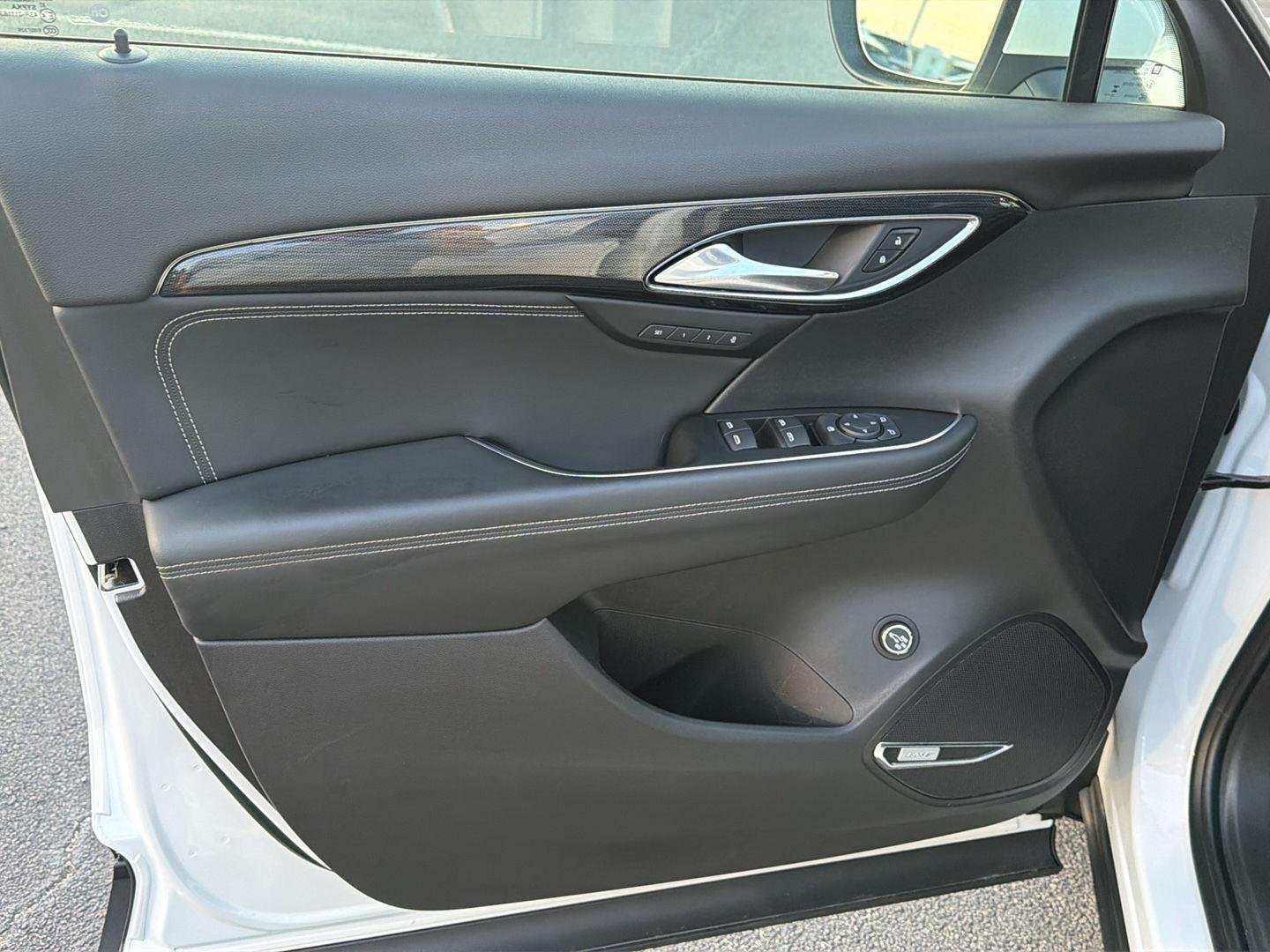 Used 2023 Summit White Buick Essence image 16