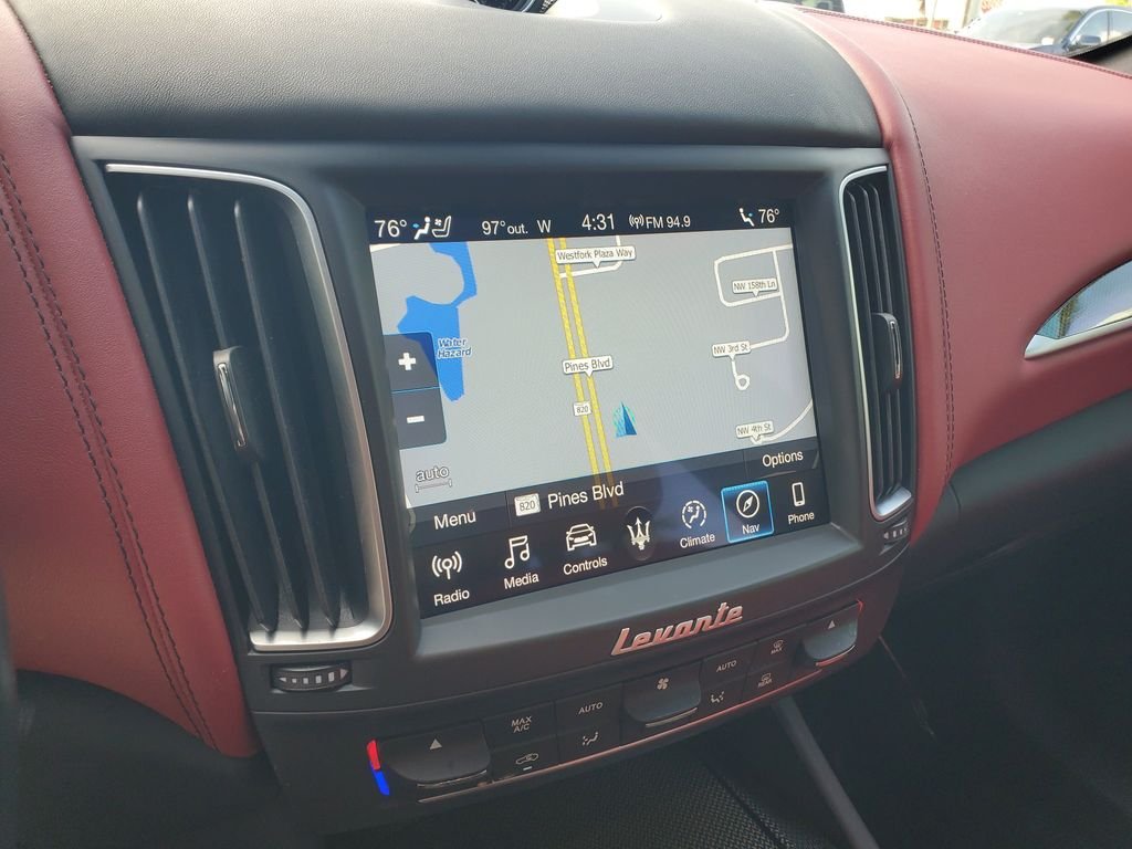 Used 2019 White Maserati Base image 30