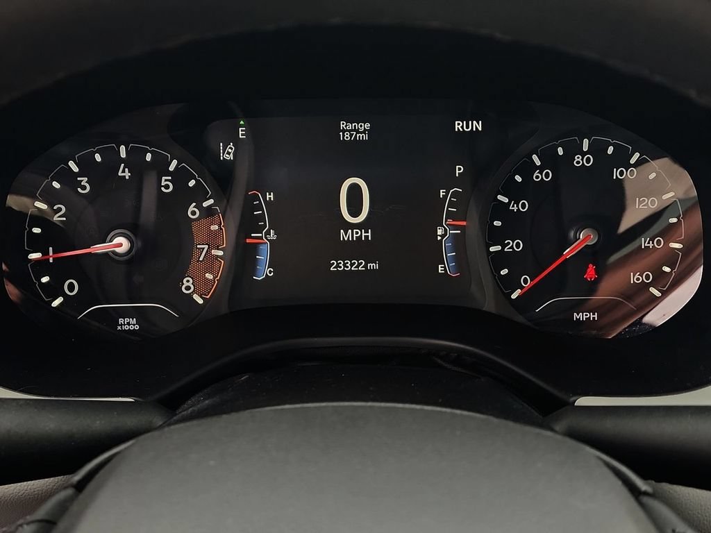Used 2023  Jeep Limited image 14