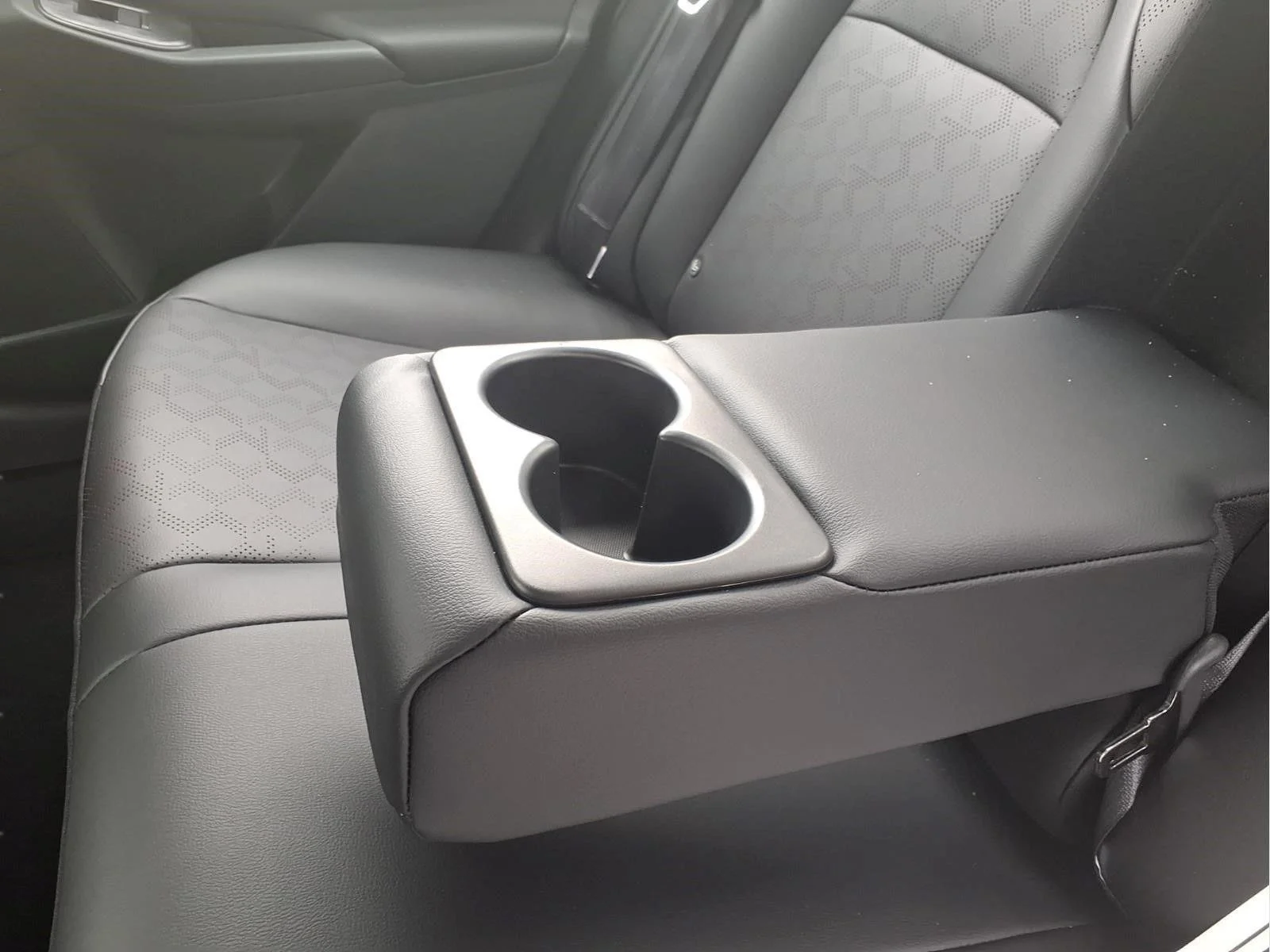 New 2026 Aspen White TriCoat / Super Black Two-tone Nissan SR image 8