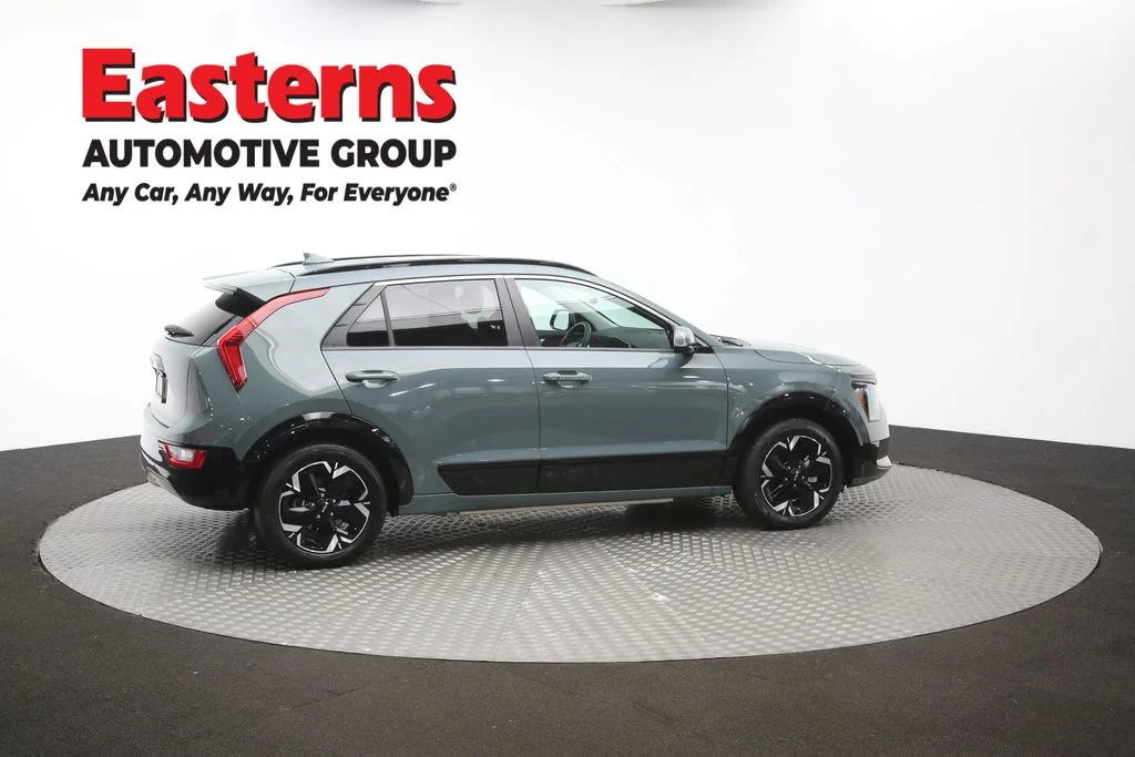 Used 2023 Green Kia Wind image 44