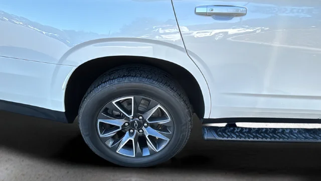Used 2022 Beige Chevrolet Z71 image 33