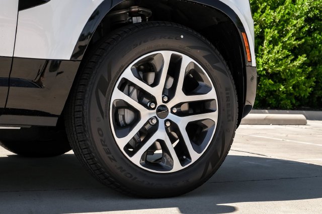 New 2026 Fuji White Land Rover X-Dynamic SE image 60