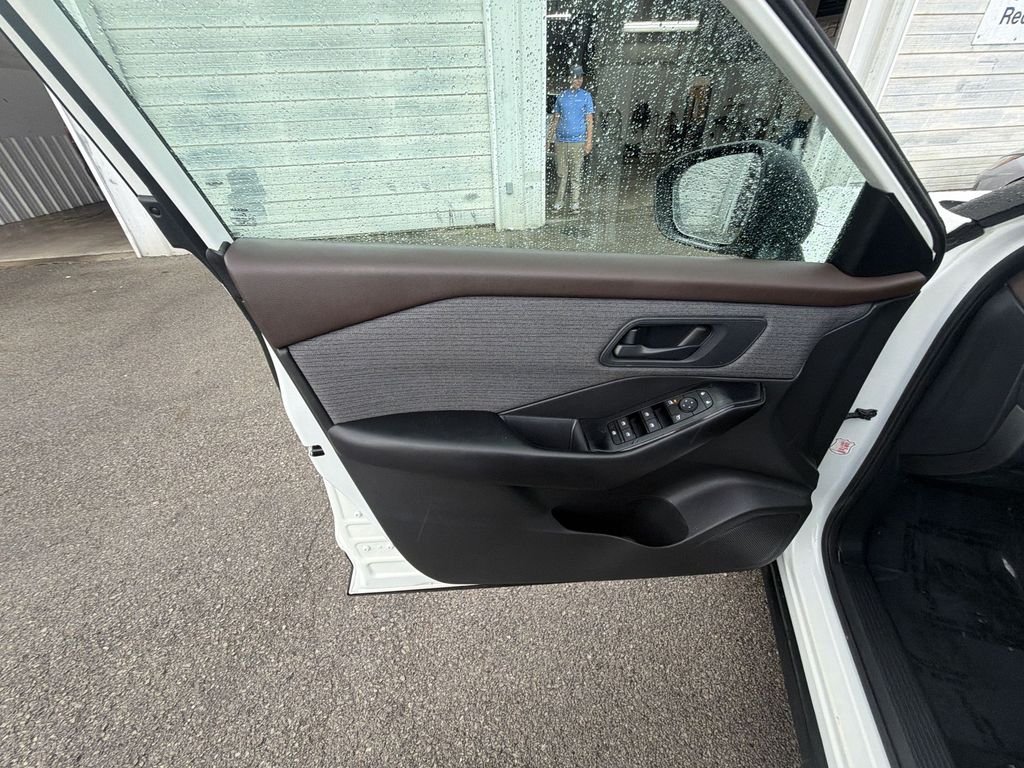 Used 2023 White Nissan S image 13