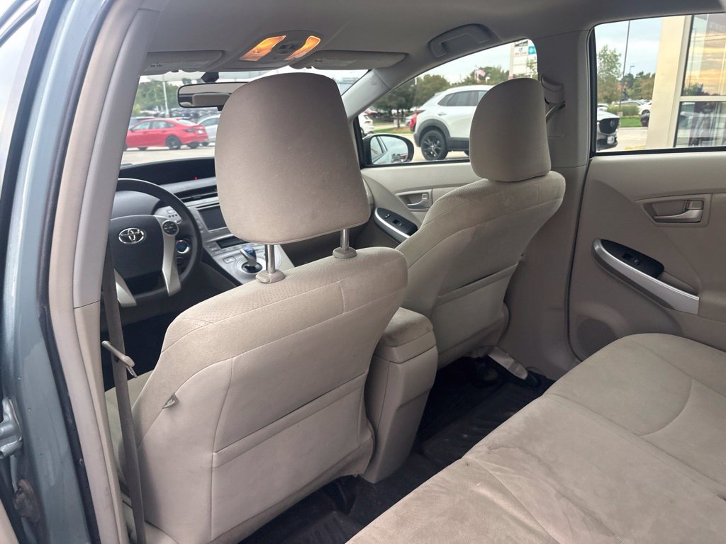 Used 2014 Pearl Toyota Three image 31