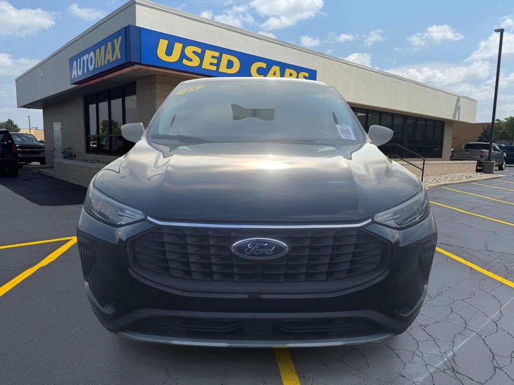 Used 2023 Black Metallic Ford Active image 3