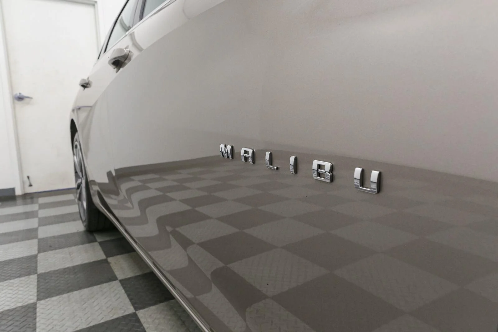 Used 2025 Mineral Gray Metallic Chevrolet LT image 8