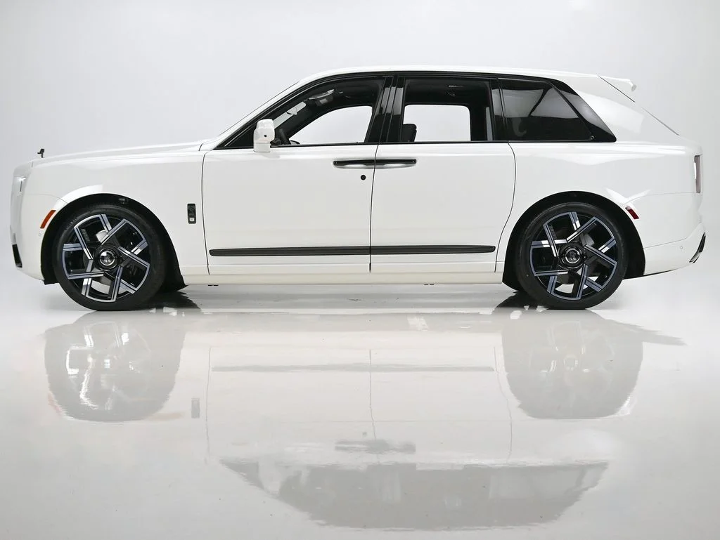 New 2027 English White Rolls-Royce Black Badge image 3