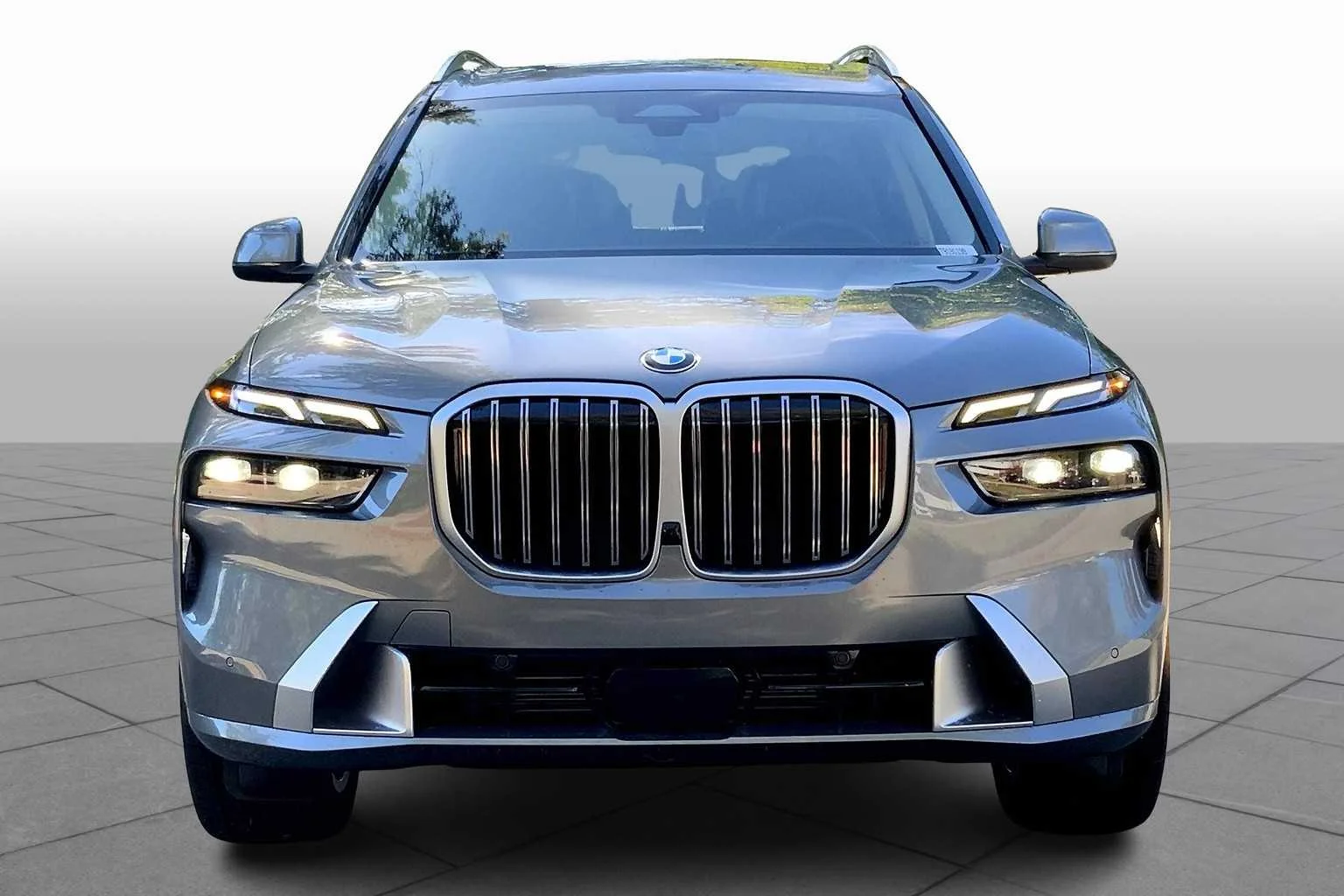 Used 2026 Skyscraper Grey Metallic BMW xDrive40i image 3