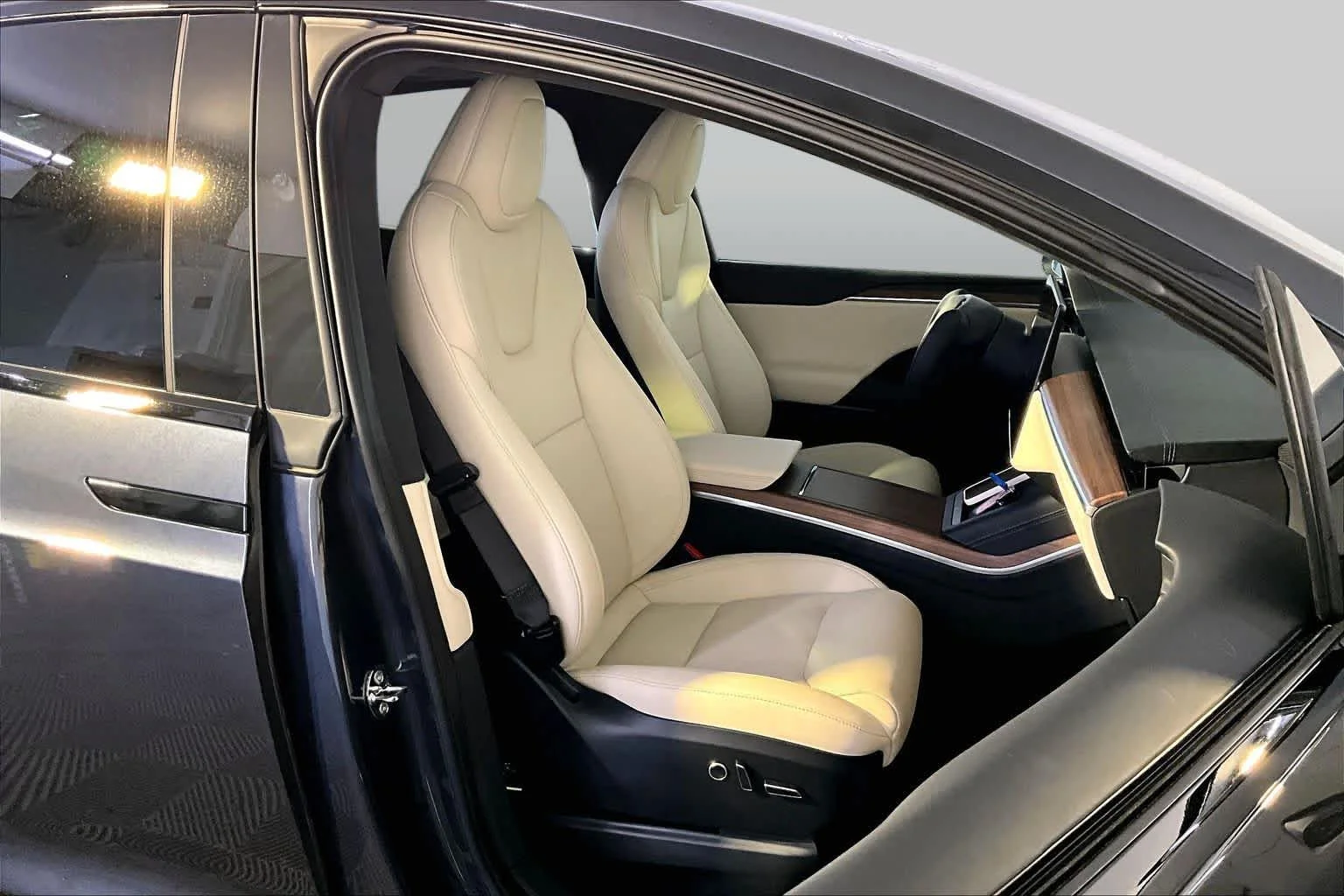 Used 2024 Pearl White Multi-Coat Tesla  image 7