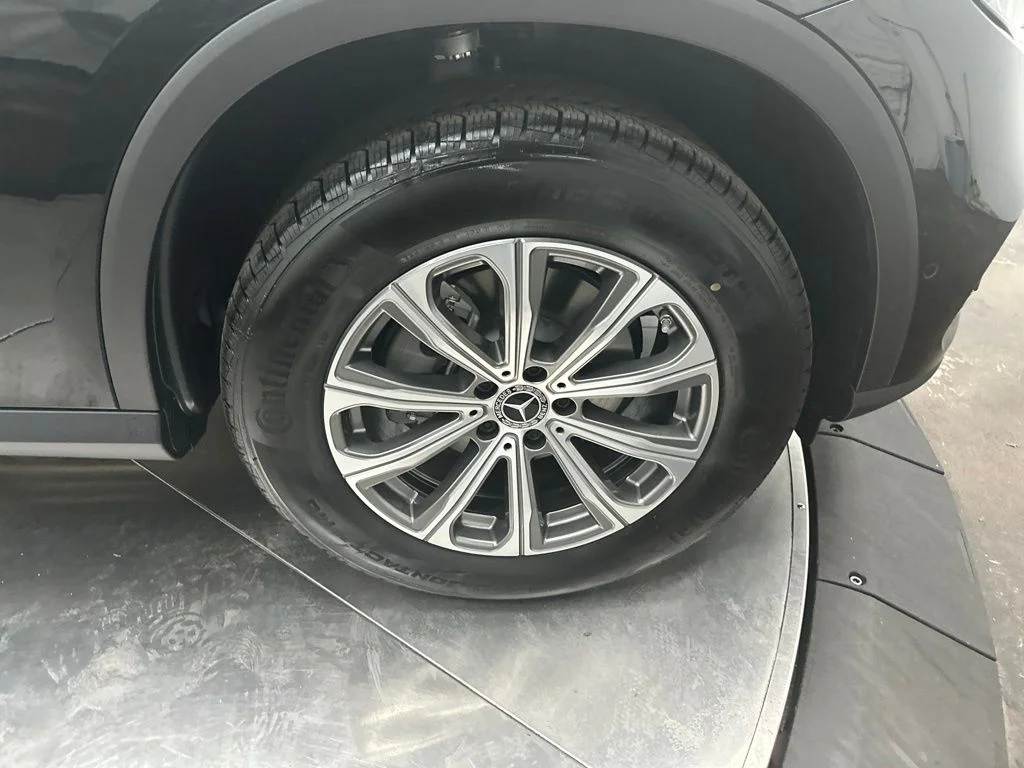New 2026 Black Mercedes-Benz GLC 300 image 9