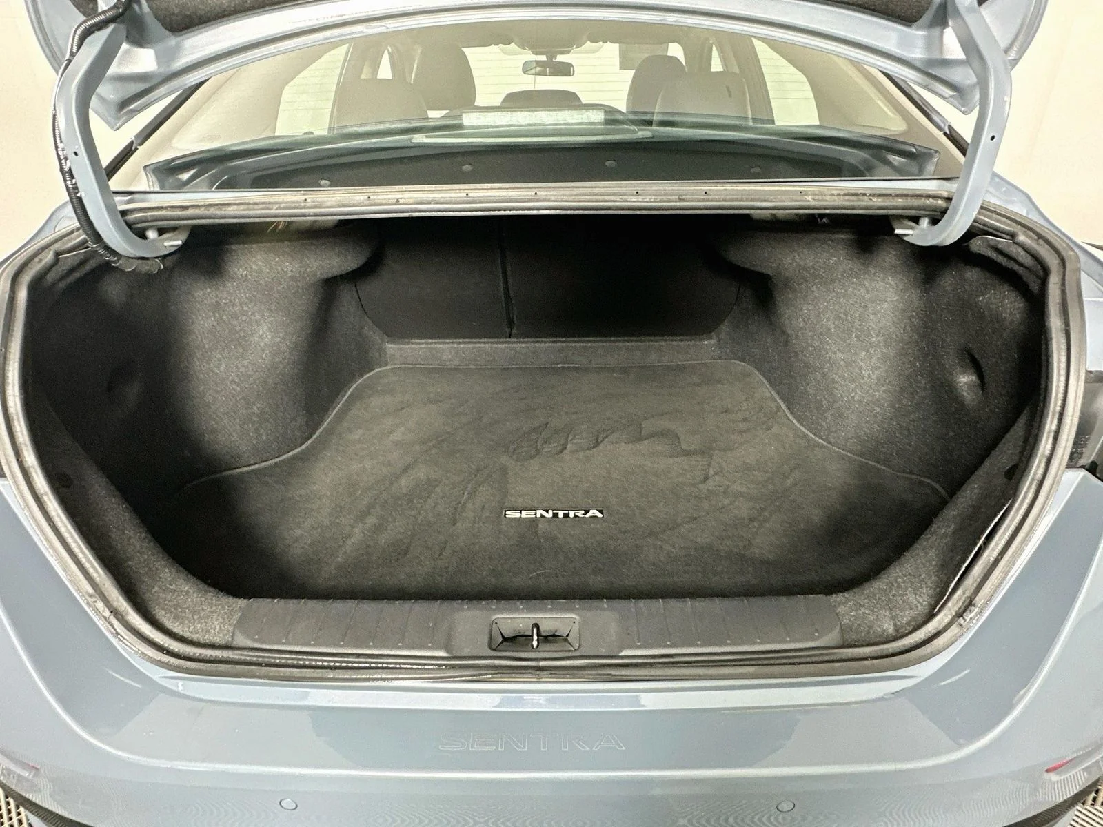 Used 2025 Atlantic Gray Metallic Nissan SR image 26