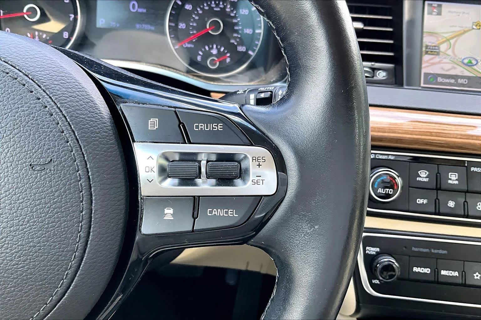 Used 2019 Snow White Pearl Kia Technology image 40