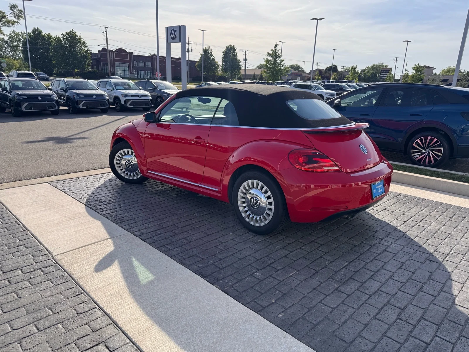 Used 2016 Tornado Red (g2sl) Volkswagen 2DR AUTO 1.8T S image 5