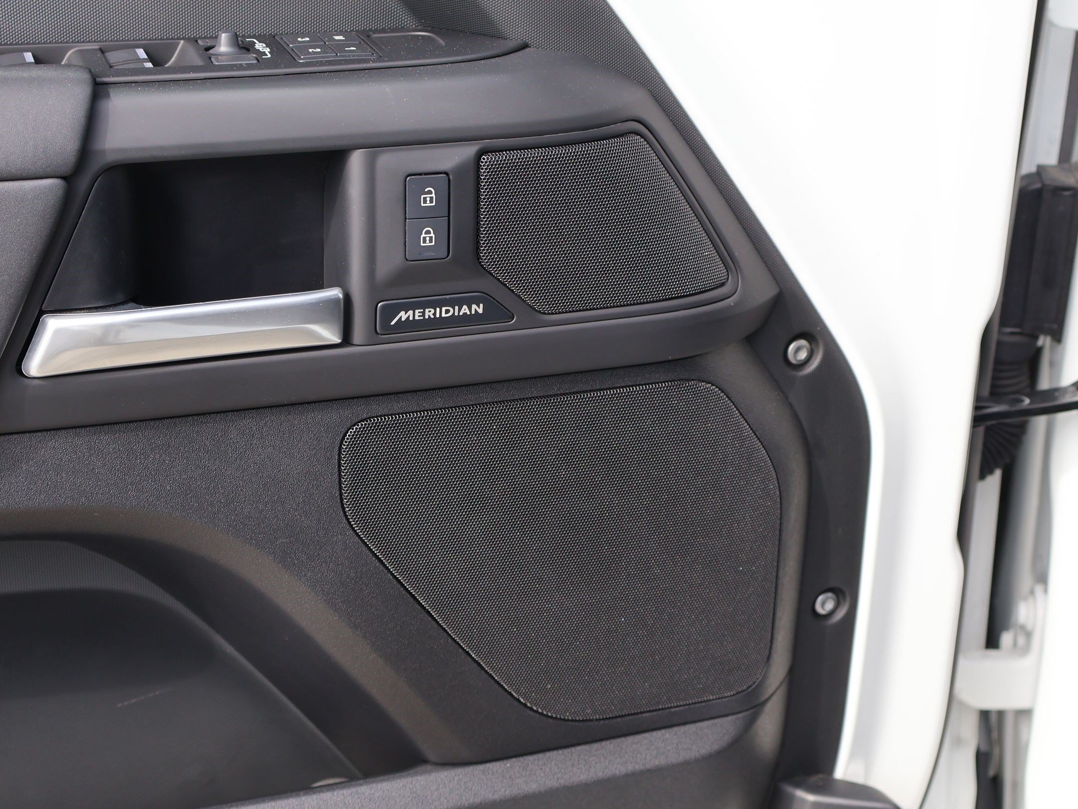 Used 2025 Fuji White Land Rover 110 P300 S image 13