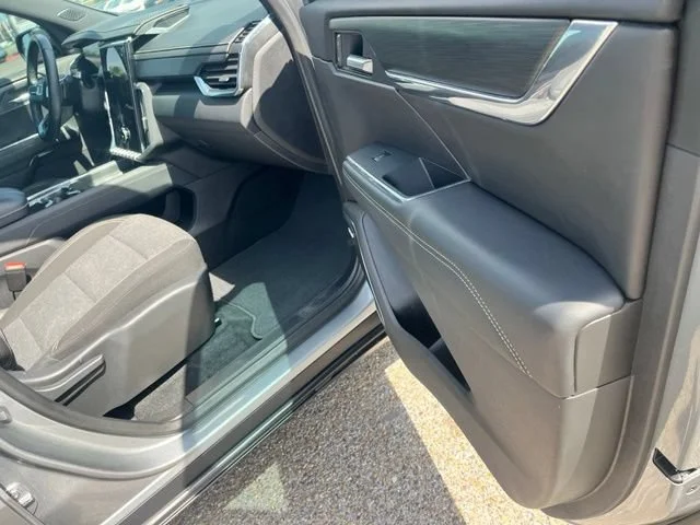 Used 2025 Sterling Metallic GMC Elevation image 21