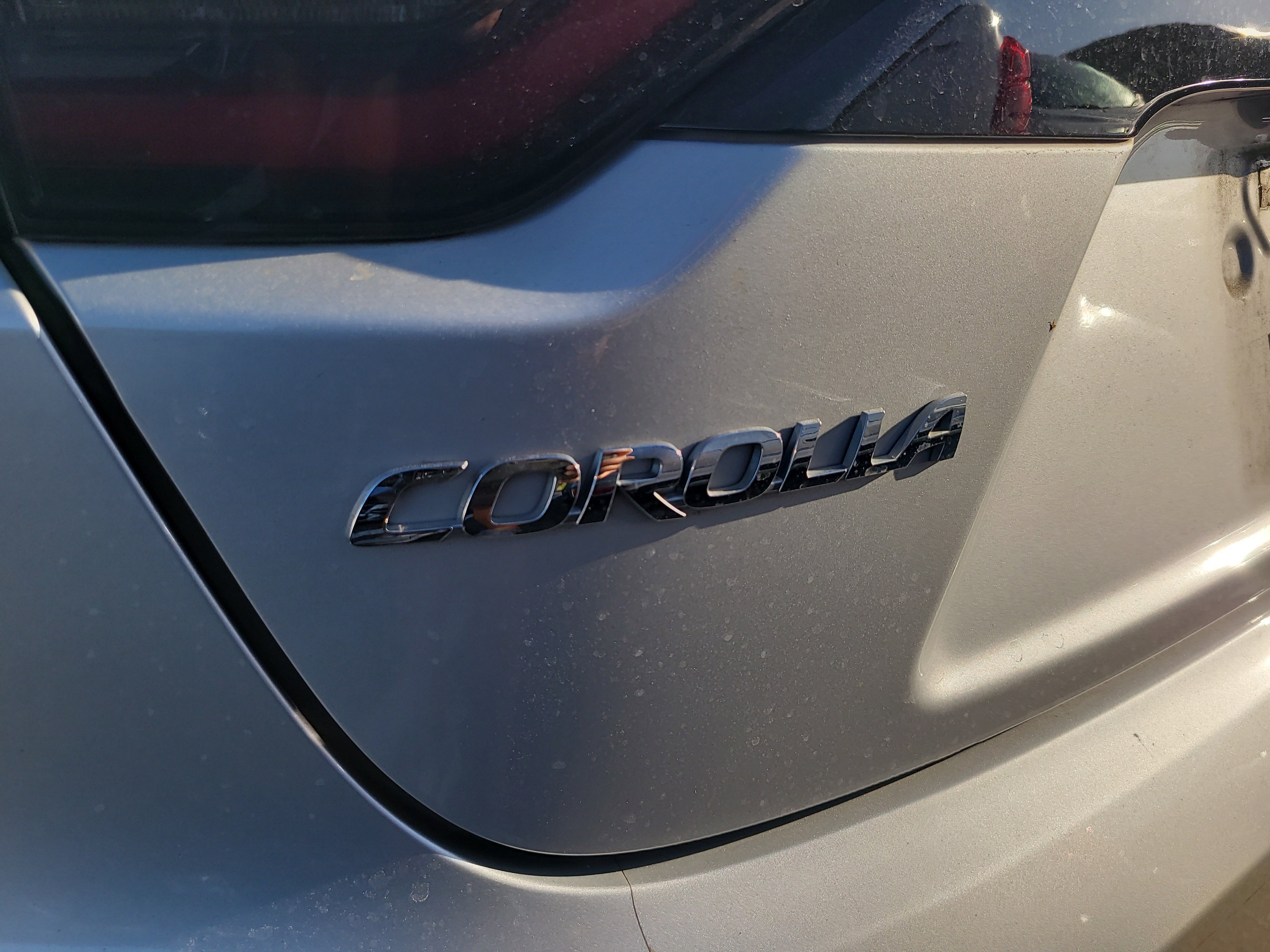 Used 2022 Classic Silver Metallic Toyota LE image 7