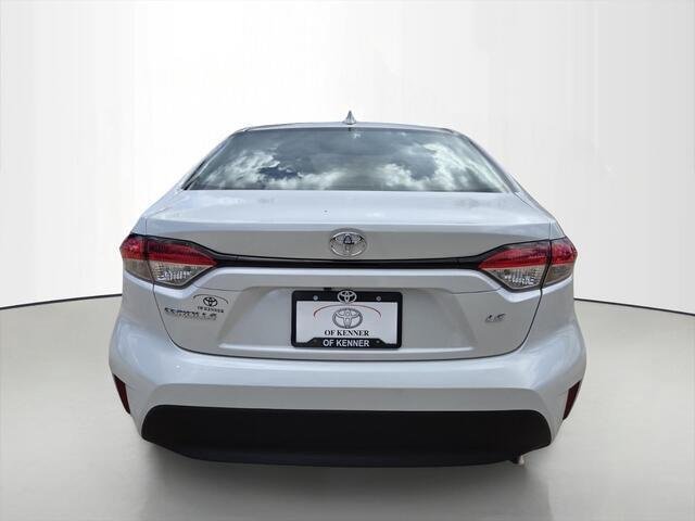 Used 2026 Wind Chill Pearl Toyota LE image 4