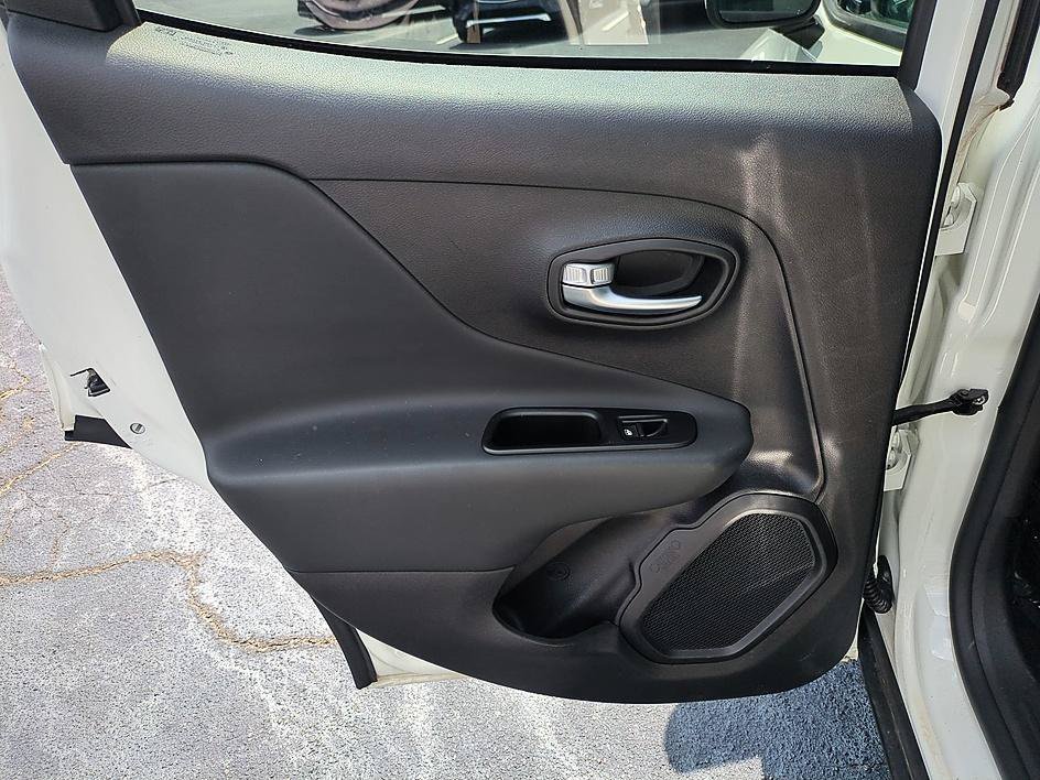 Used 2020 Alpine White Clearcoat Jeep High Altitude image 30