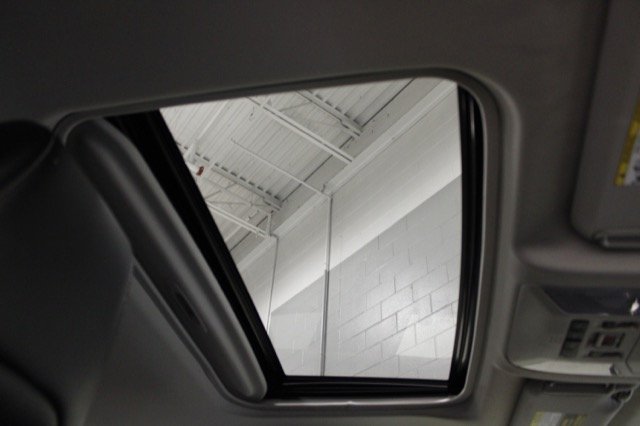 Certified Used 2019 Silver Toyota Xle premium image 21