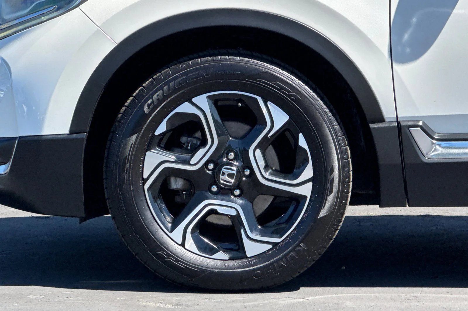Certified Used 2018 White Honda Touring image 37