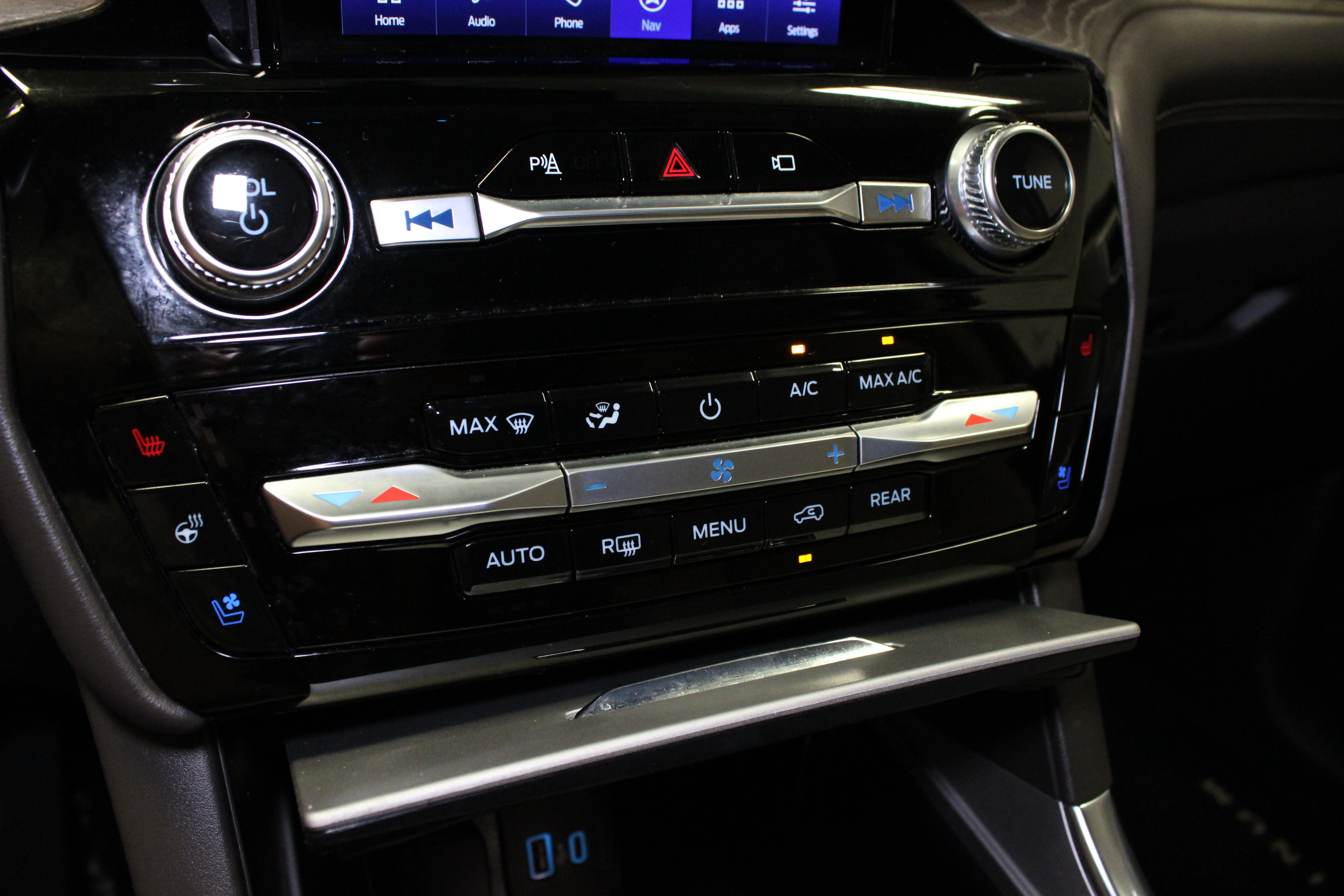 Used 2022 Stone Blue Metallic Ford Platinum image 27
