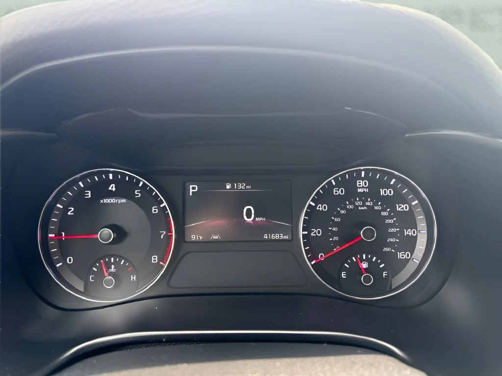 Used 2024  Kia LXS image 20