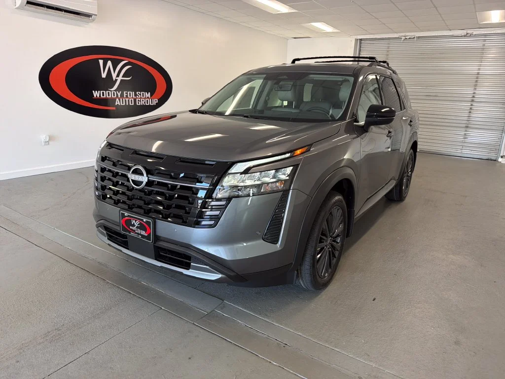 New 2026 Gun Metallic Nissan SL image 3