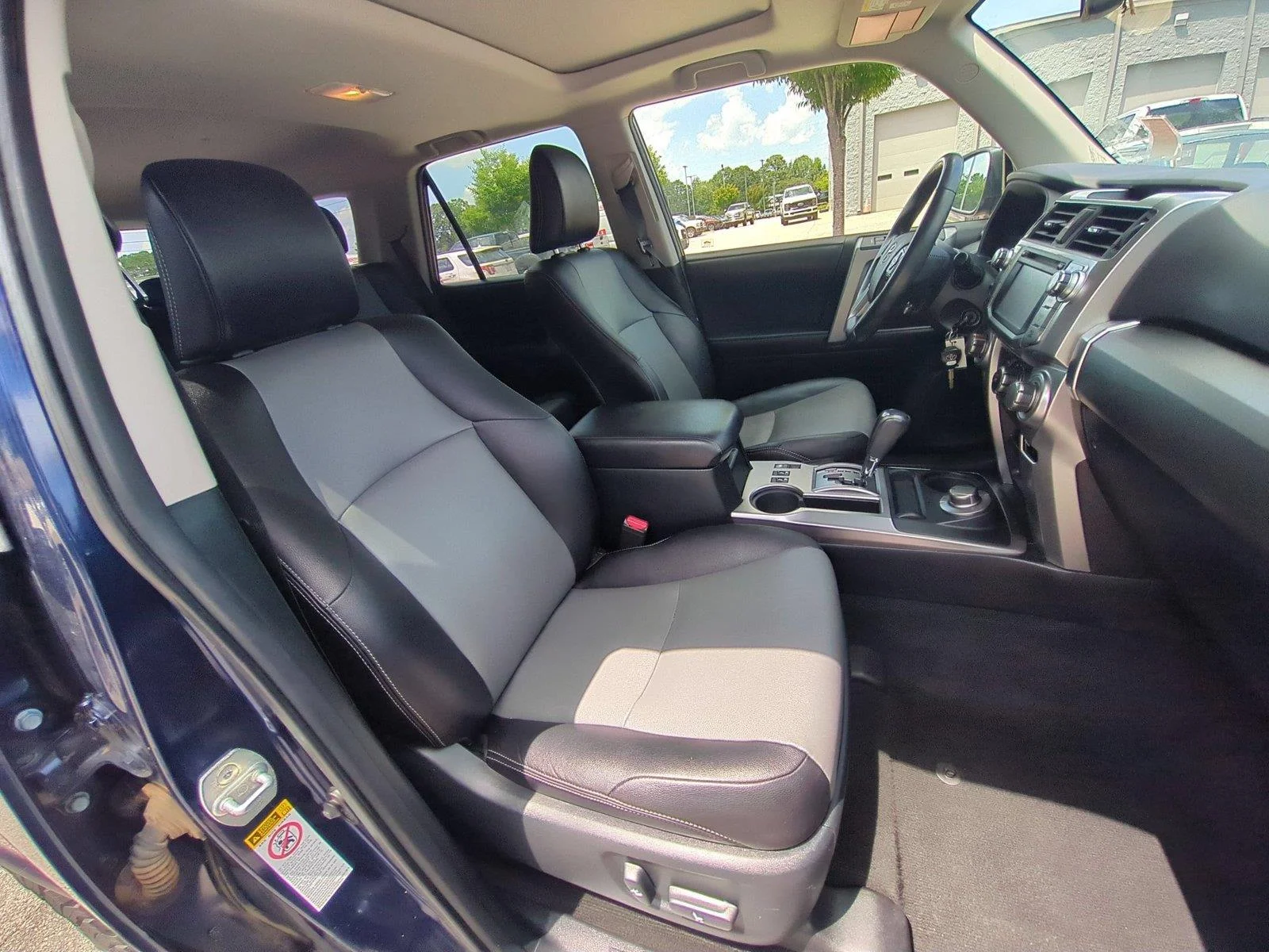 Used 2018 Nautical Blue Metallic Toyota SR5 Premium image 39