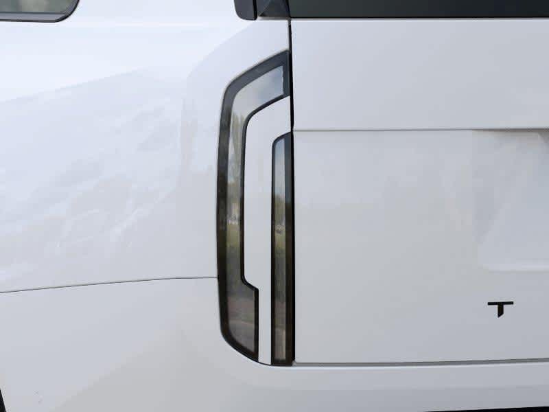 New 2027 Glacial White Kia X-Line EX image 11